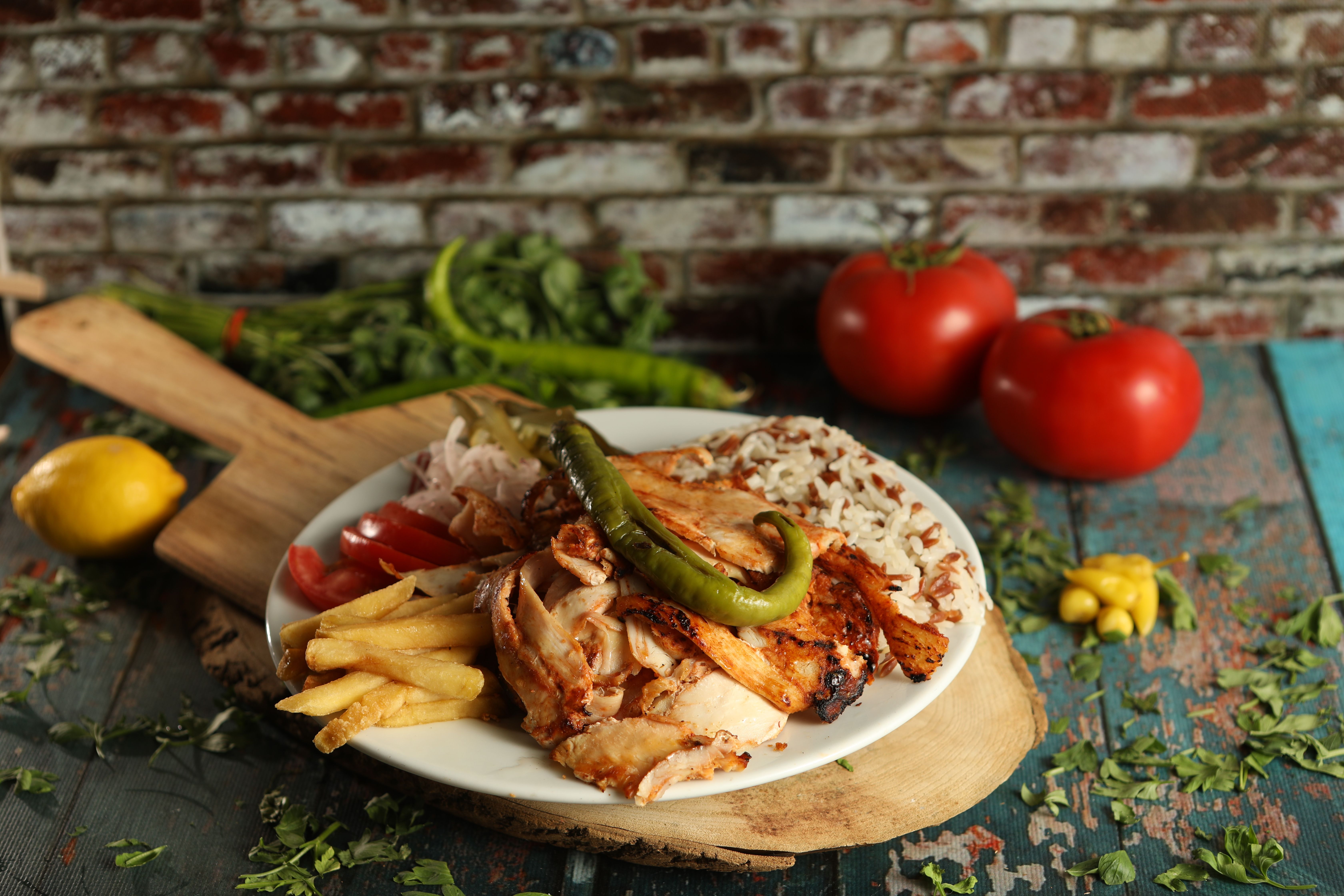 100 % HALAL-GEFLÜGEL & FLEISCHSPEZIALITÄTEN